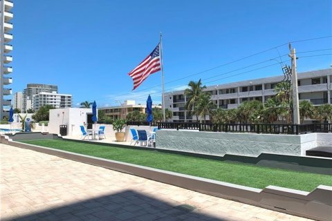 Condo in Pompano Beach, Florida, 2 bedrooms  № 2177327 - photo 26