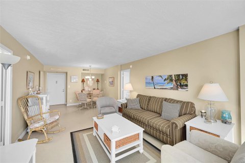 Condo in Pompano Beach, Florida, 2 bedrooms  № 2177327 - photo 11