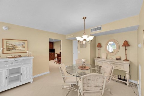 Condo in Pompano Beach, Florida, 2 bedrooms  № 2177327 - photo 8