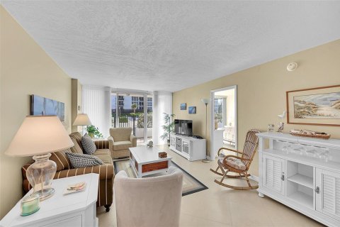 Condo in Pompano Beach, Florida, 2 bedrooms  № 2177327 - photo 10