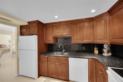 Condo in Pompano Beach, Florida, 2 bedrooms  № 2177327 - photo 7