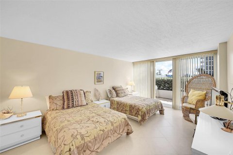 Condo in Pompano Beach, Florida, 2 bedrooms  № 2177327 - photo 18