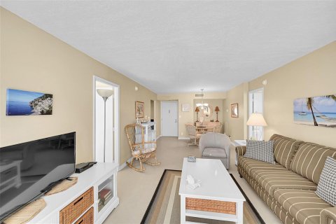 Condo in Pompano Beach, Florida, 2 bedrooms  № 2177327 - photo 12