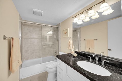Condo in Pompano Beach, Florida, 2 bedrooms  № 2177327 - photo 21