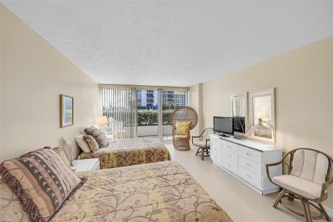 Condo in Pompano Beach, Florida, 2 bedrooms  № 2177327 - photo 20