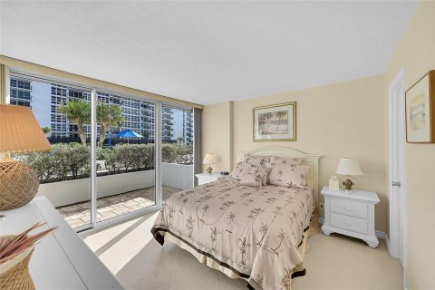 Condo in Pompano Beach, Florida, 2 bedrooms  № 2177327 - photo 16