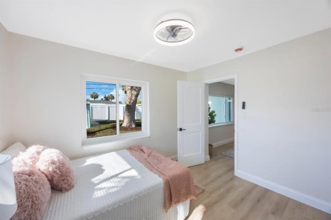 Casa en venta en Saint Pete Beach, Florida, 4 dormitorios, 160.63 m2 № 2233418 - foto 18