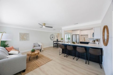 Casa en venta en Saint Pete Beach, Florida, 4 dormitorios, 160.63 m2 № 2233418 - foto 8