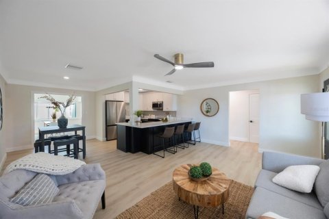 Casa en venta en Saint Pete Beach, Florida, 4 dormitorios, 160.63 m2 № 2233418 - foto 5