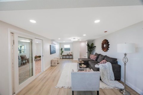 Casa en venta en Saint Pete Beach, Florida, 4 dormitorios, 160.63 m2 № 2233418 - foto 15