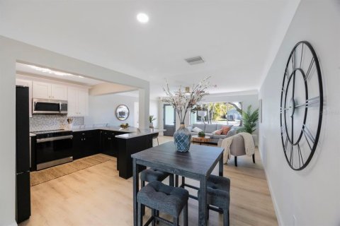 Casa en venta en Saint Pete Beach, Florida, 4 dormitorios, 160.63 m2 № 2233418 - foto 9