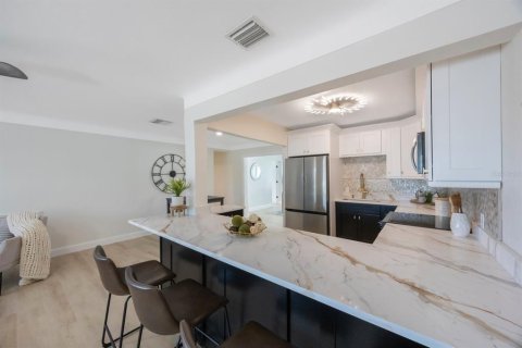 Casa en venta en Saint Pete Beach, Florida, 4 dormitorios, 160.63 m2 № 2233418 - foto 4