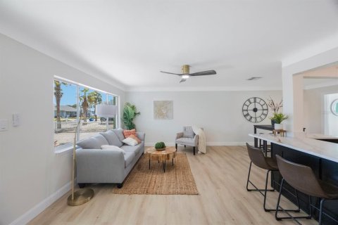 Casa en venta en Saint Pete Beach, Florida, 4 dormitorios, 160.63 m2 № 2233418 - foto 7