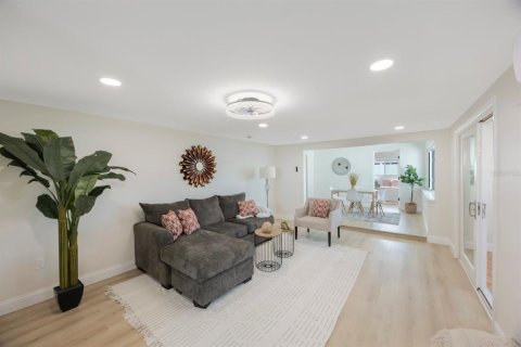 Casa en venta en Saint Pete Beach, Florida, 4 dormitorios, 160.63 m2 № 2233418 - foto 16