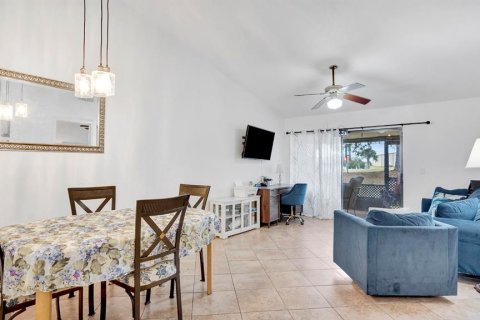 Townhouse in Kissimmee, Florida 2 bedrooms, 99.03 sq.m. № 2215111 - photo 2