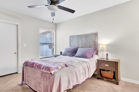 Townhouse in Kissimmee, Florida 2 bedrooms, 99.03 sq.m. № 2215111 - photo 11
