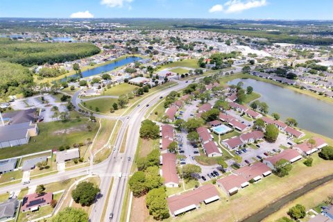 Townhouse in Kissimmee, Florida 2 bedrooms, 99.03 sq.m. № 2215111 - photo 25