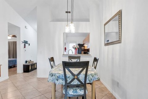 Townhouse in Kissimmee, Florida 2 bedrooms, 99.03 sq.m. № 2215111 - photo 8