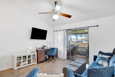 Townhouse in Kissimmee, Florida 2 bedrooms, 99.03 sq.m. № 2215111 - photo 6
