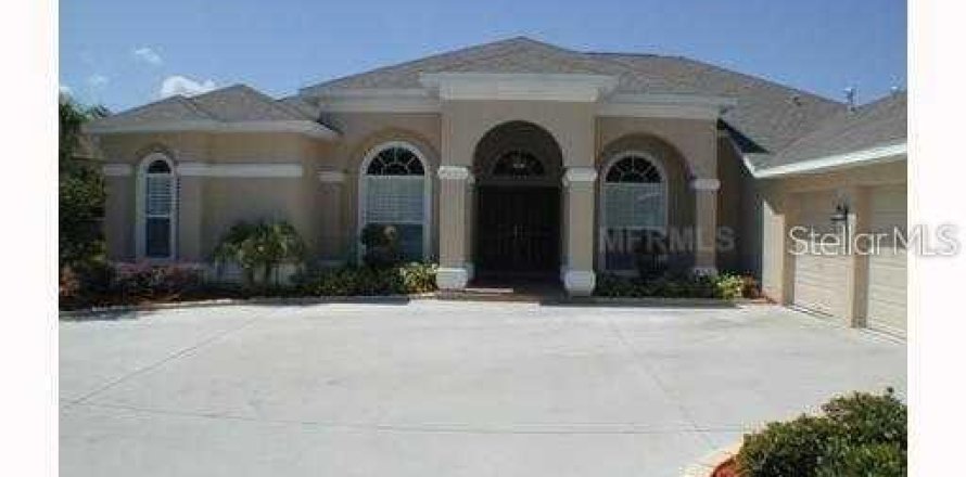 House in Brandon, Florida 4 bedrooms, 311.78 sq.m. № 1869023