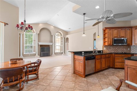 House in Brandon, Florida 4 bedrooms, 311.78 sq.m. № 1869023 - photo 10