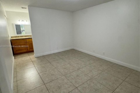 Condo in Coconut Creek, Florida, 2 bedrooms  № 1978720 - photo 12