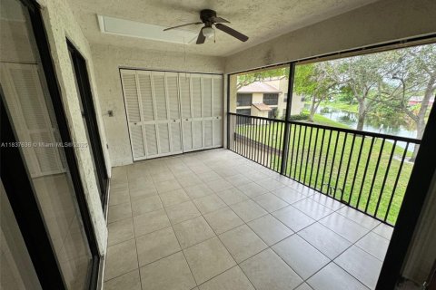 Condo in Coconut Creek, Florida, 2 bedrooms  № 1978720 - photo 8