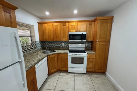 Condo in Coconut Creek, Florida, 2 bedrooms  № 1978720 - photo 3