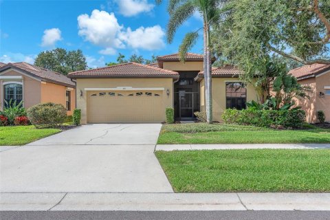 House in Apollo Beach, Florida 3 bedrooms, 215.53 sq.m. № 1824436 - photo 1