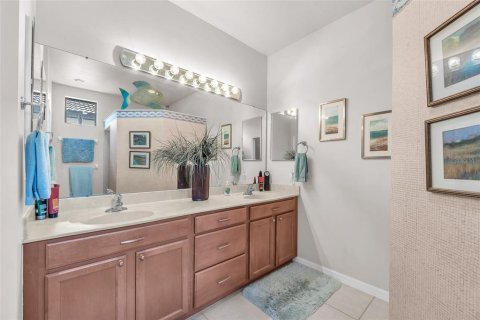 House in Apollo Beach, Florida 3 bedrooms, 215.53 sq.m. № 1824436 - photo 19