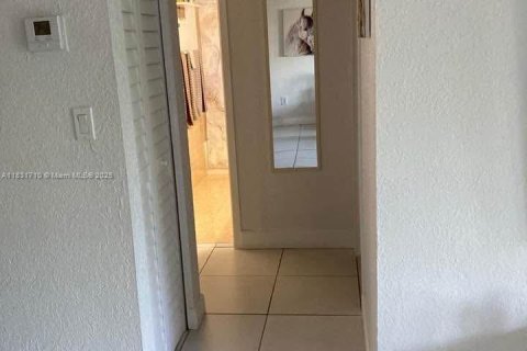 Купить кондоминиум в Майами, Флорида 2 спальни, 77.2м2, № 1957444 - фото 12