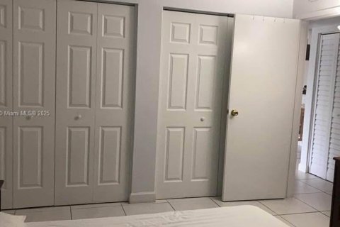 Купить кондоминиум в Майами, Флорида 2 спальни, 77.2м2, № 1957444 - фото 14