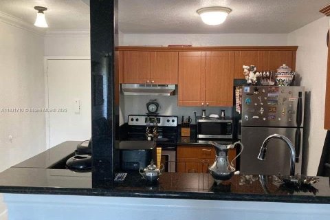 Купить кондоминиум в Майами, Флорида 2 спальни, 77.2м2, № 1957444 - фото 6