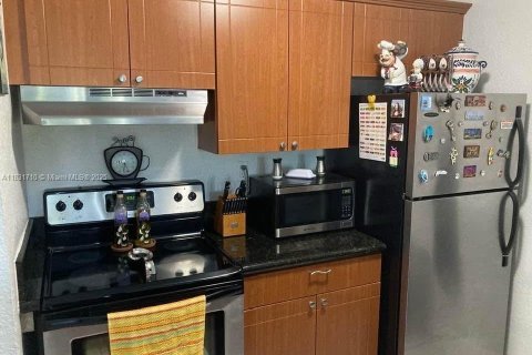 Купить кондоминиум в Майами, Флорида 2 спальни, 77.2м2, № 1957444 - фото 9