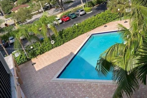 Кондоминиум с 2 спальнями в Майами, Флорида № 1957444