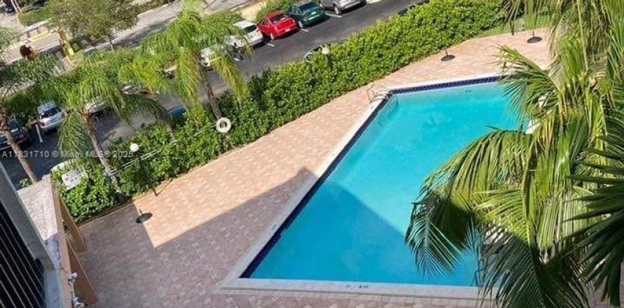 Кондоминиум с 2 спальнями в Майами, Флорида № 1957444