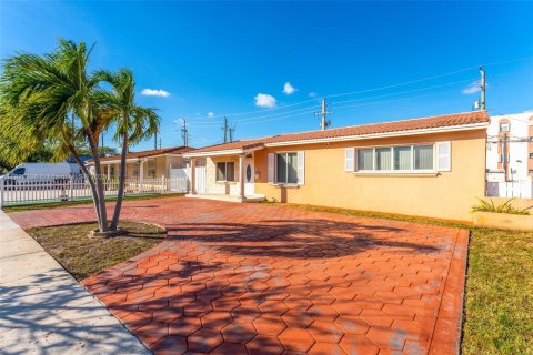 Купить виллу или дом в Майами, Флорида 3 спальни, 127.93м2, № 1976289 - фото 2