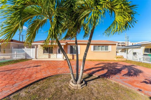 Купить виллу или дом в Майами, Флорида 3 спальни, 127.93м2, № 1976289 - фото 3