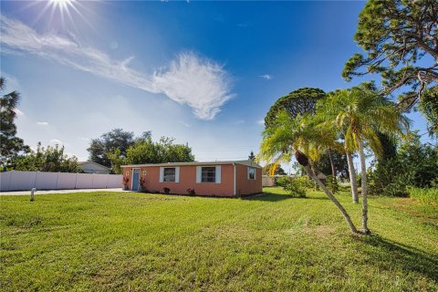 House in Englewood, Florida 2 bedrooms, 81.75 sq.m. № 1531995 - photo 1