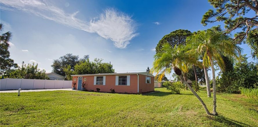 House in Englewood, Florida 2 bedrooms, 81.75 sq.m. № 1531995