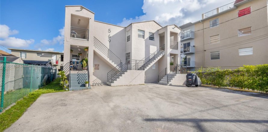 Коммерческая недвижимость в Майами, Флорида 300.82м2 № 2029043