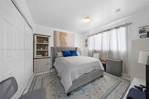 Купить коммерческую недвижимость в Майами, Флорида 300.82м2, № 2029043 - фото 4