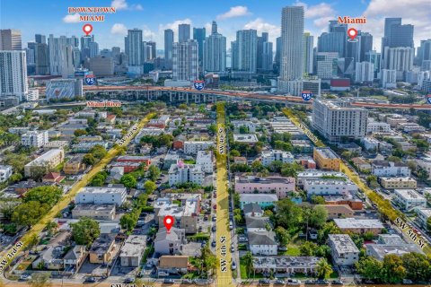 Купить коммерческую недвижимость в Майами, Флорида 300.82м2, № 2029043 - фото 2