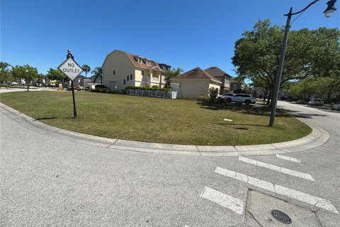 Land in Four Corners, Florida № 1089117 - photo 4
