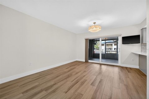 Adosado en venta en Saint Petersburg, Florida, 3 dormitorios, 146.97 m2 № 2142243 - foto 9