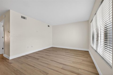 Adosado en venta en Saint Petersburg, Florida, 3 dormitorios, 146.97 m2 № 2142243 - foto 7