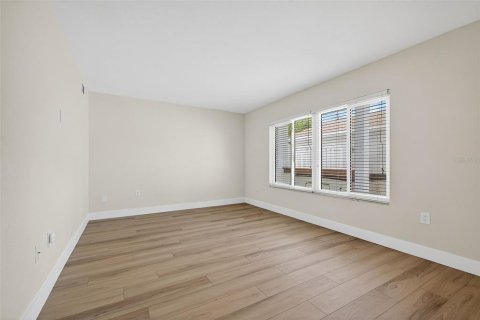 Adosado en venta en Saint Petersburg, Florida, 3 dormitorios, 146.97 m2 № 2142243 - foto 8