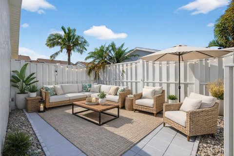 Adosado en venta en Saint Petersburg, Florida, 3 dormitorios, 146.97 m2 № 2142243 - foto 2