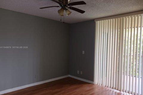 Copropriété à vendre à Pompano Beach, Floride: 1 chambre, 76.18 m2 № 2091351 - photo 3