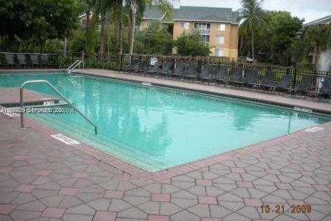 Copropriété à vendre à Pompano Beach, Floride: 1 chambre, 76.18 m2 № 2091351 - photo 10